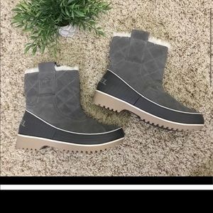 Sorel women’s snow boots. 12 women’s.
